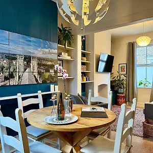 https://comfy-home-within-city-wall-free-parking-10-mins-walk.yorkshirehotels.net